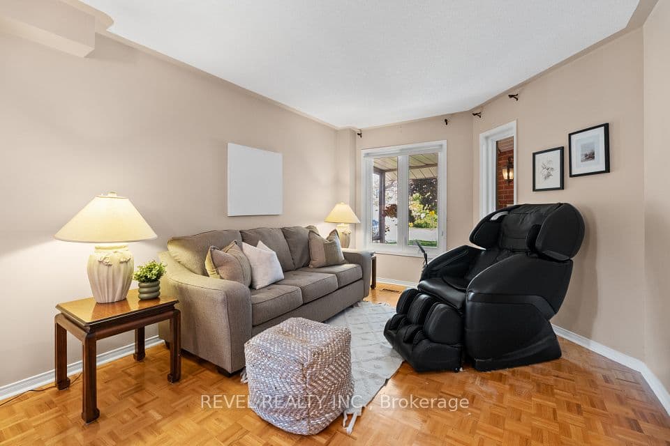 1263 Bantham Street, Mississauga, ON L5V 1Y8 – photo 3