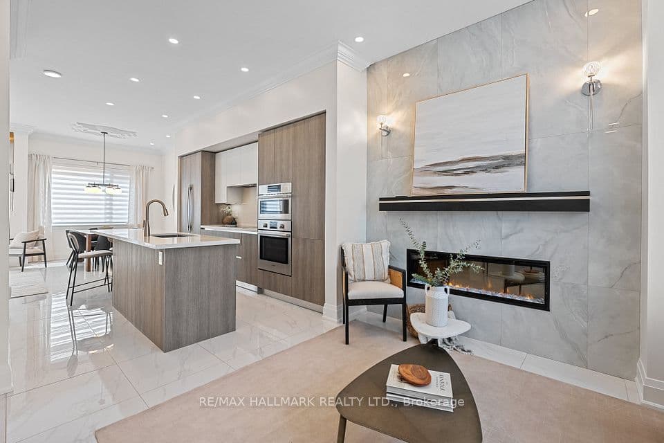 129 High Street W, Mississauga, ON L5H 1K4 – photo 3