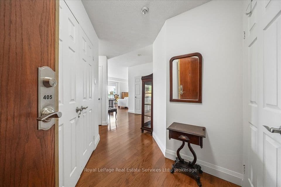 2511 Lakeshore Road W 405, Oakville, ON L6L 6L9 – photo 3