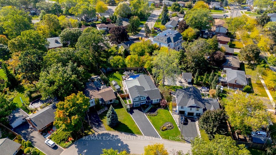 296 Kent Crescent, Burlington, ON L7L 4T1 – main photo