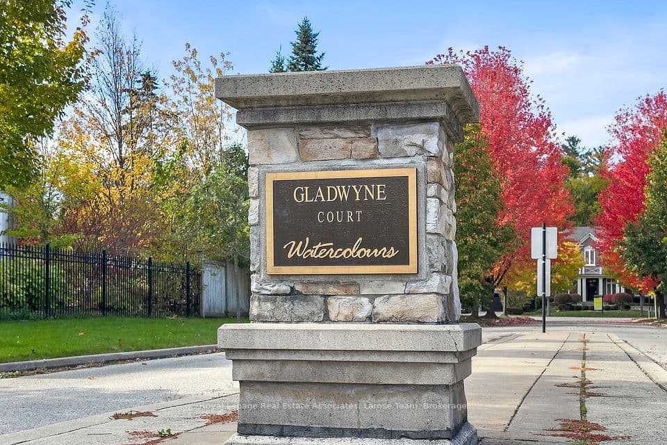 562 Gladwyne Court, Mississauga, ON L5H 4L4 – photo 3