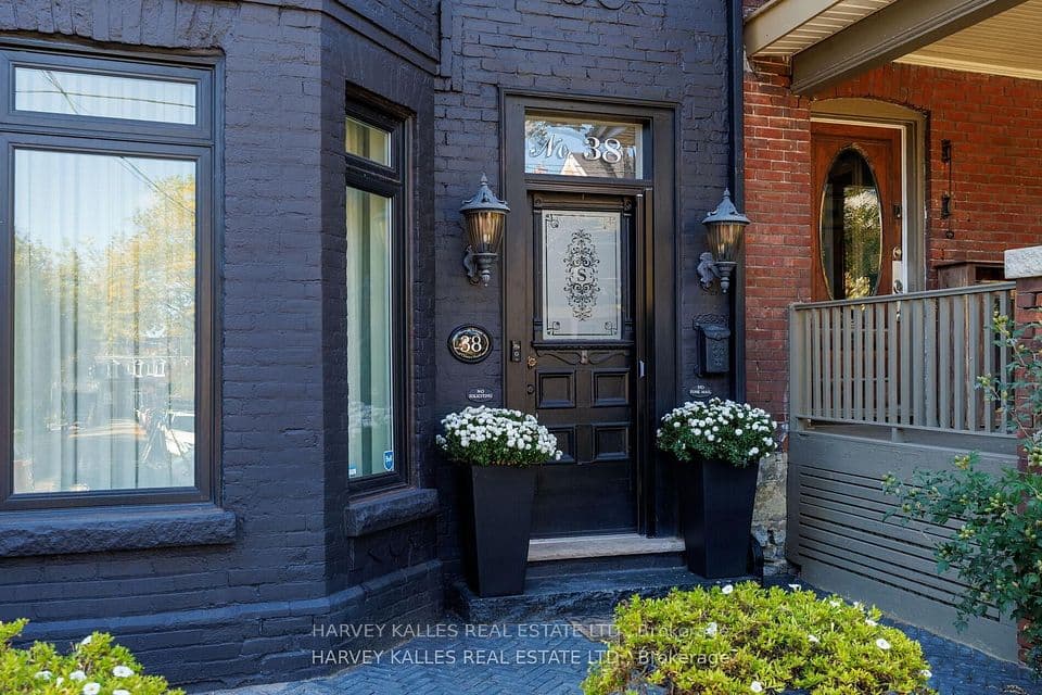 38 Sorauren Avenue, Toronto, ON M6R 2C7 – photo 2