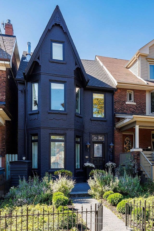 38 Sorauren Avenue, Toronto, ON M6R 2C7 – photo 3