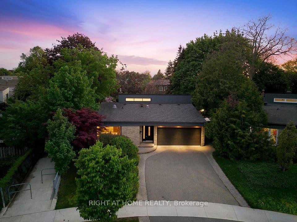6415 Dunray Court, Mississauga, ON L5N 1E7 – main photo