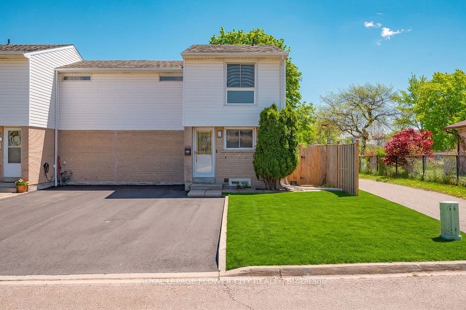 16 Gleneaden Court, Brampton, ON L6S 2J7 – main photo