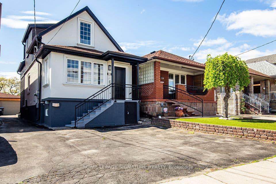 19 Schell Avenue, Toronto, ON M6E 2S7 – main photo