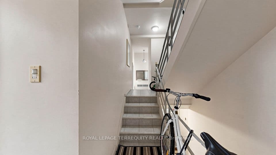 321 Lakeshore Road E, Mississauga, ON L5G 1H3 – photo 3