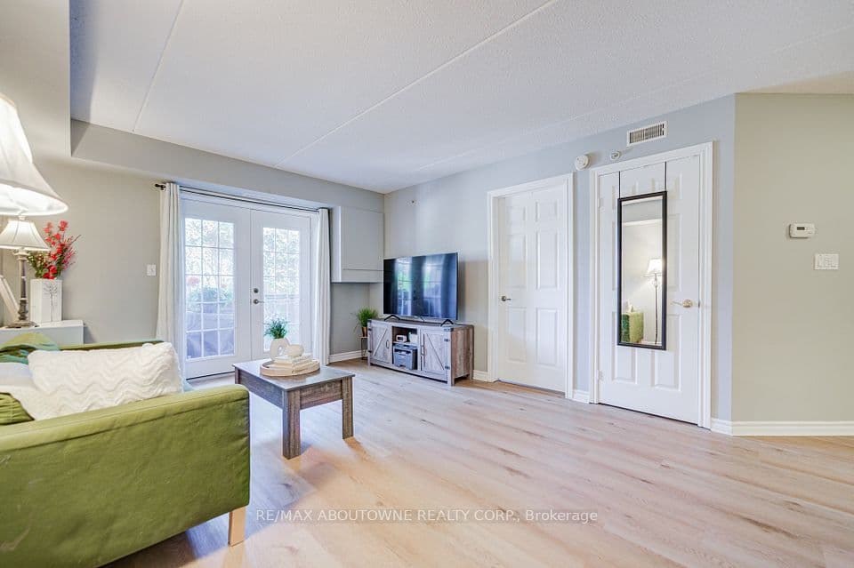 1470 Bishops Gate 104, Oakville, ON L6M 4N2 – photo 2