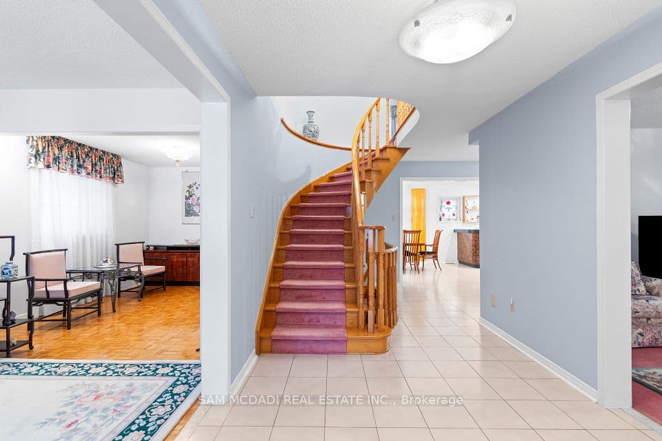 4461 Gladebrook Crescent, Mississauga, ON L5V 1E4 – photo 2
