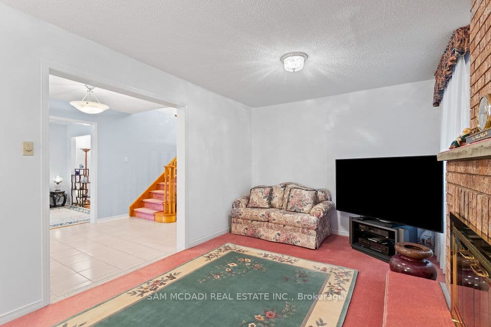4461 Gladebrook Crescent, Mississauga, ON L5V 1E4 – photo 3