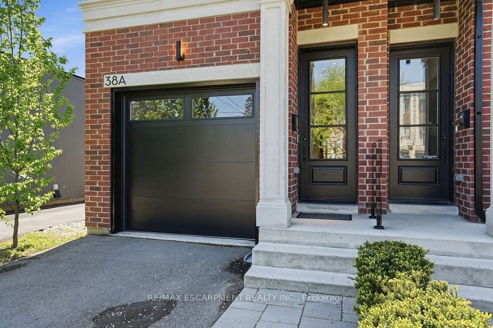 38A Maple Avenue N, Mississauga, ON L5H 2S1 – photo 2