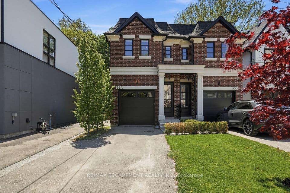 38A Maple Avenue N, Mississauga, ON L5H 2S1 – main photo