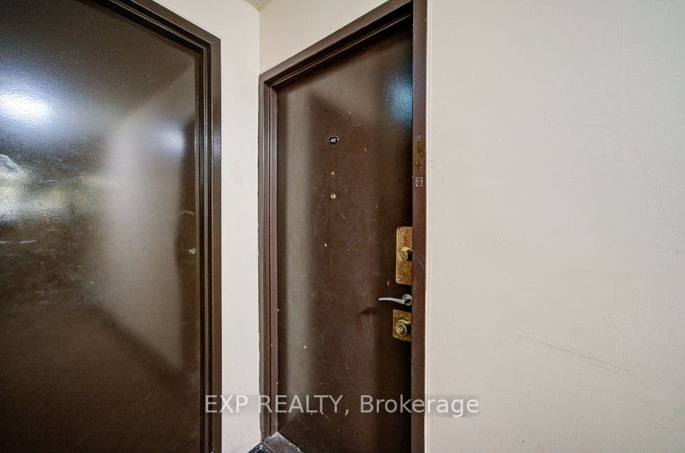 50 Lotherton Pathway 402, Toronto, ON M6B 2G8 – photo 2