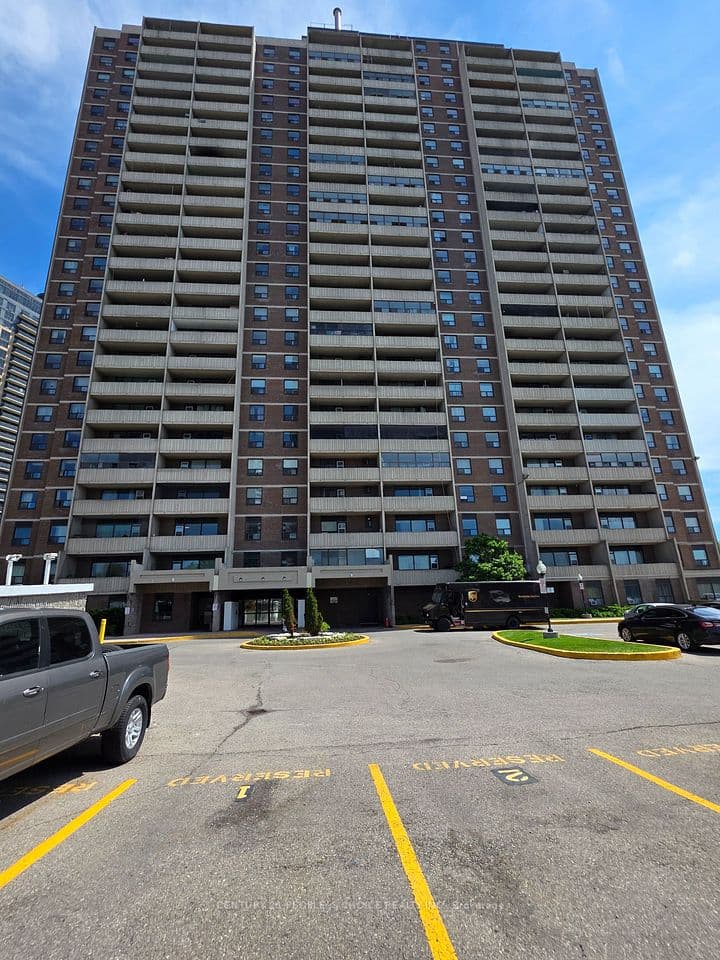 3390 Weston Road 301, Toronto, ON M9M 2X3 – main photo