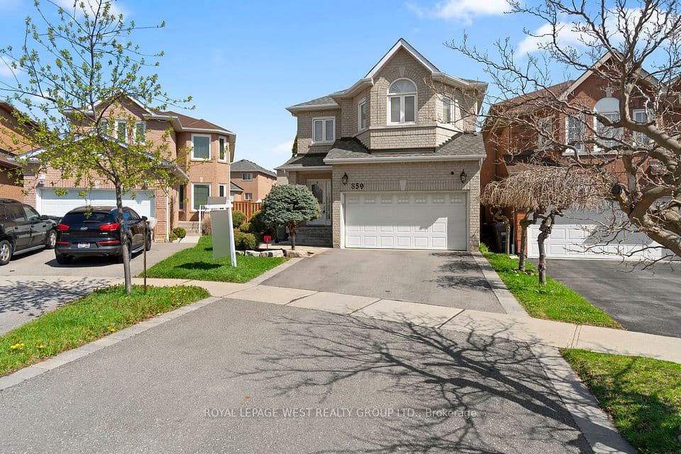 859 Mays Crescent, Mississauga, ON L5V 2J1 – photo 2