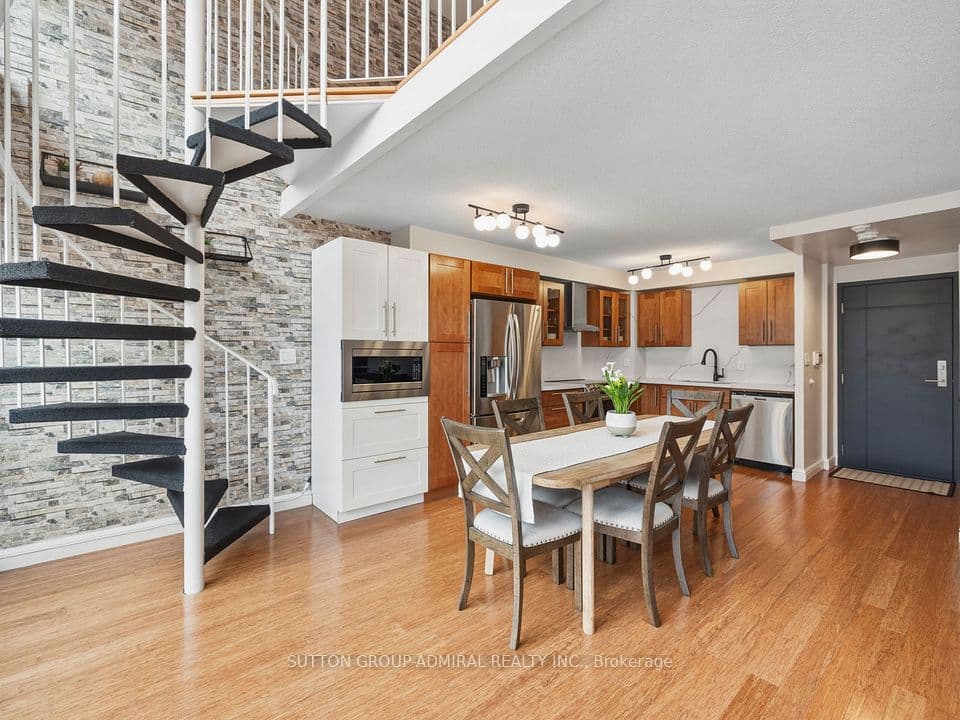 2267 Lake Shore Boulevard W 723, Toronto, ON M8V 3X2 – main photo