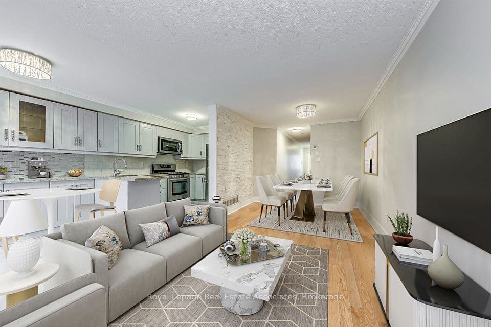6978 Lisanne Court, Mississauga, ON L5N 6Z7 – photo 2