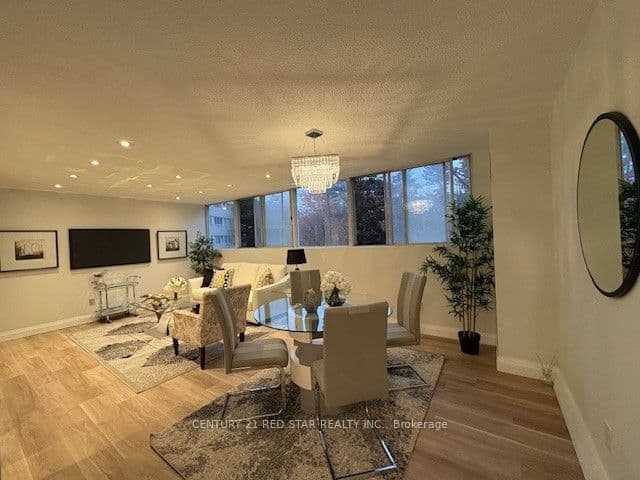 3695 Kaneff Crescent 107, Mississauga, ON L5A 4B6 – main photo