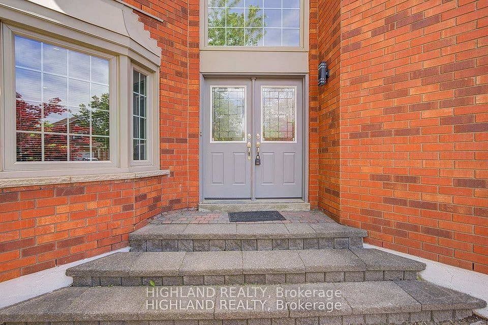4781 Crystal Rose Drive, Mississauga, ON L5V 1G9 – photo 3