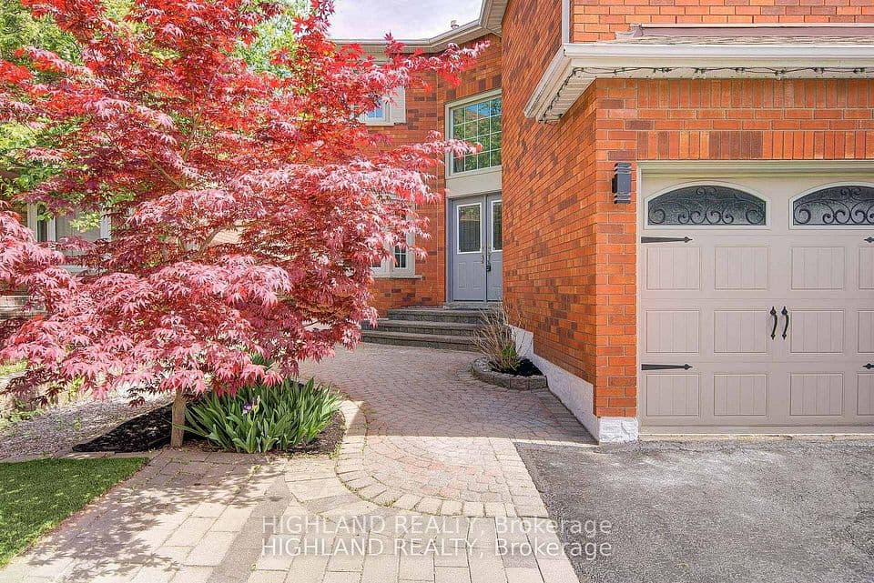 4781 Crystal Rose Drive, Mississauga, ON L5V 1G9 – photo 2