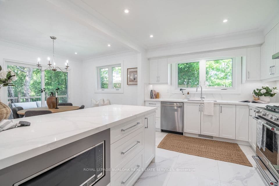 1379 Christina Court, Burlington, ON L7P 2V8 – main photo