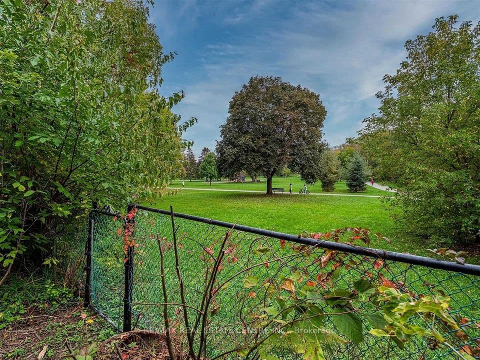 3574 Golden Orchard Drive, Mississauga, ON L4Y 3H8 – photo 3