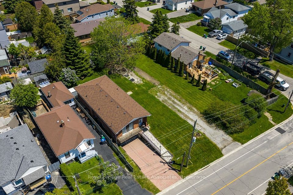 1063 Alexandra Avenue, Mississauga, ON L5E 2A1 – photo 3