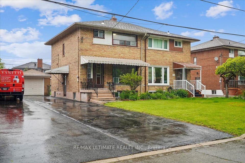 12 Thurodale Avenue, Toronto, ON M6M 3B3 – photo 2