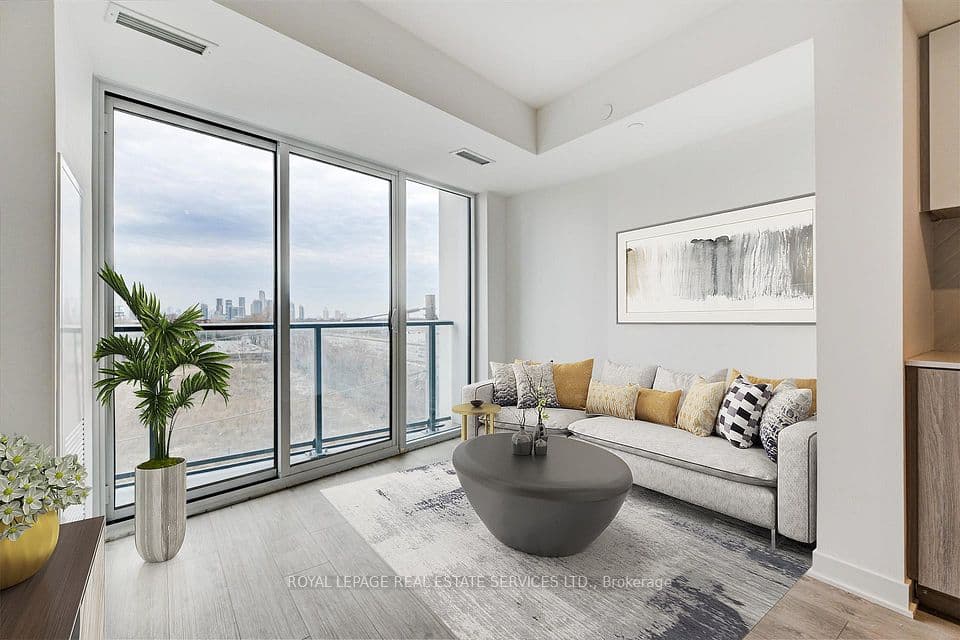 36 Zorra Street #523, Toronto, ON M8Z 4Z7 – photo 3