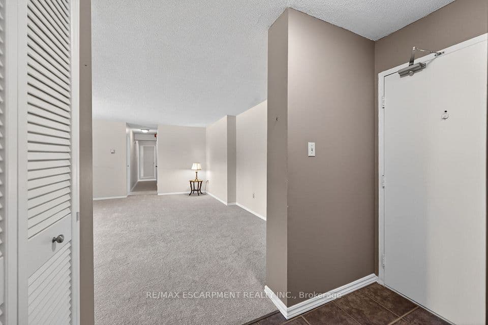 700 Dynes Road 101, Burlington, ON L7N 3M2 – photo 3