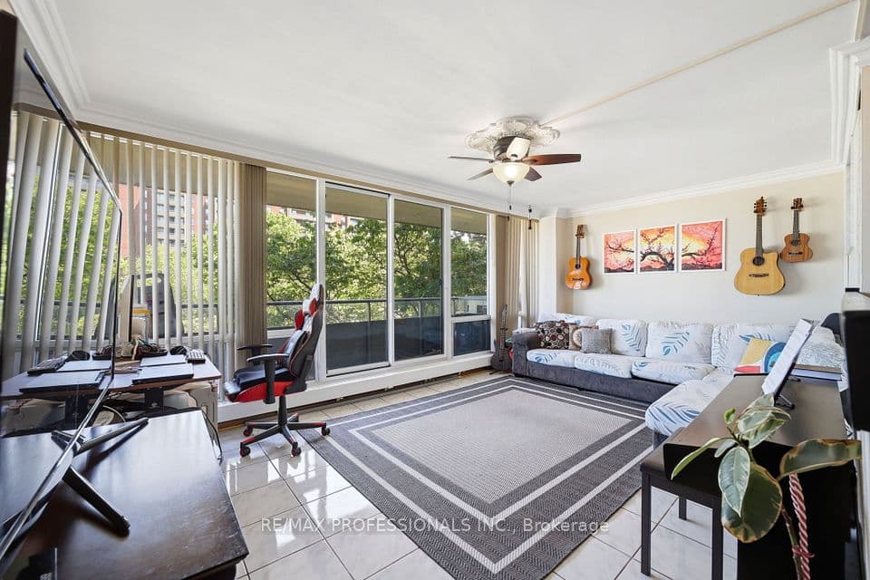 19 Four Winds Drive 204, Toronto, ON M3J 2S9 – main photo