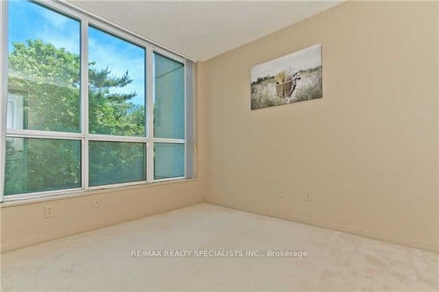 2565 Erin Centre Boulevard 411, Mississauga, ON L5M 6Z8 – photo 2