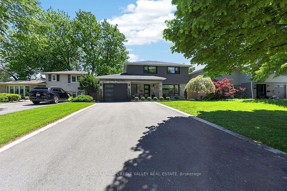 185 Bartley Bull Parkway, Brampton, ON L6W 2K1 – main photo