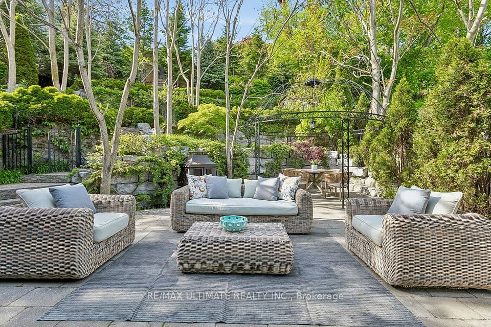 73 Bonnyview Drive, Toronto, ON M8Y 3G7 – photo 3