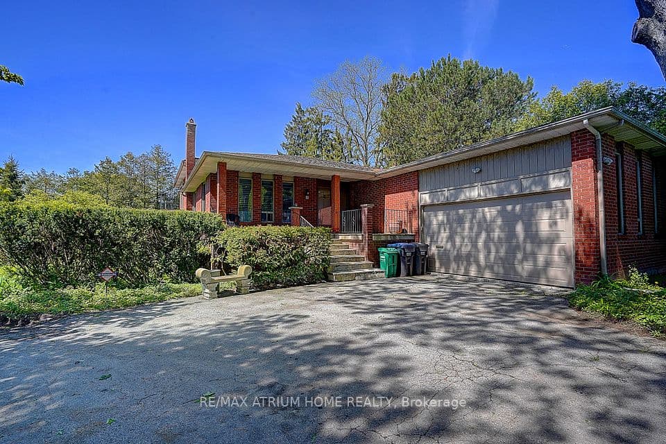 42 Cumberland Drive, Mississauga, ON L5G 3M8 – photo 3