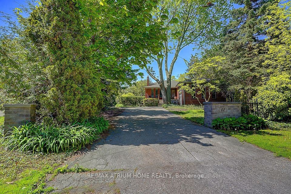42 Cumberland Drive, Mississauga, ON L5G 3M8 – photo 2