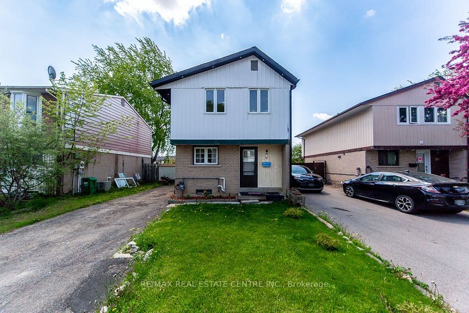 12 Greenhills Square, Brampton, ON L6S 2J4 – photo 3
