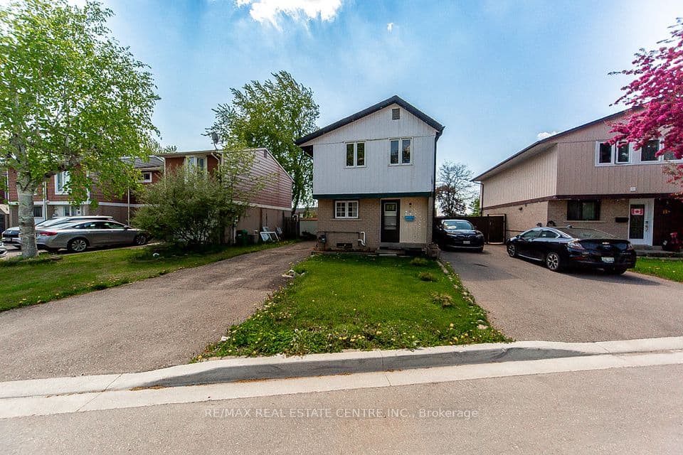 12 Greenhills Square, Brampton, ON L6S 2J4 – main photo
