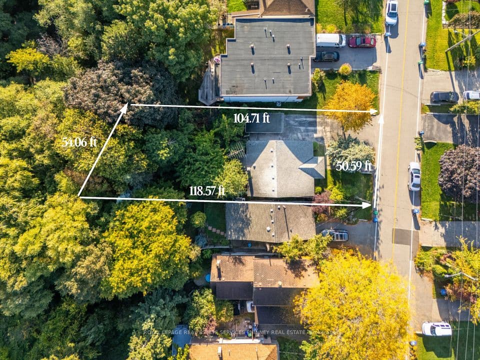 945 BEECHWOOD Avenue, Mississauga, ON L5G 4E3 – main photo