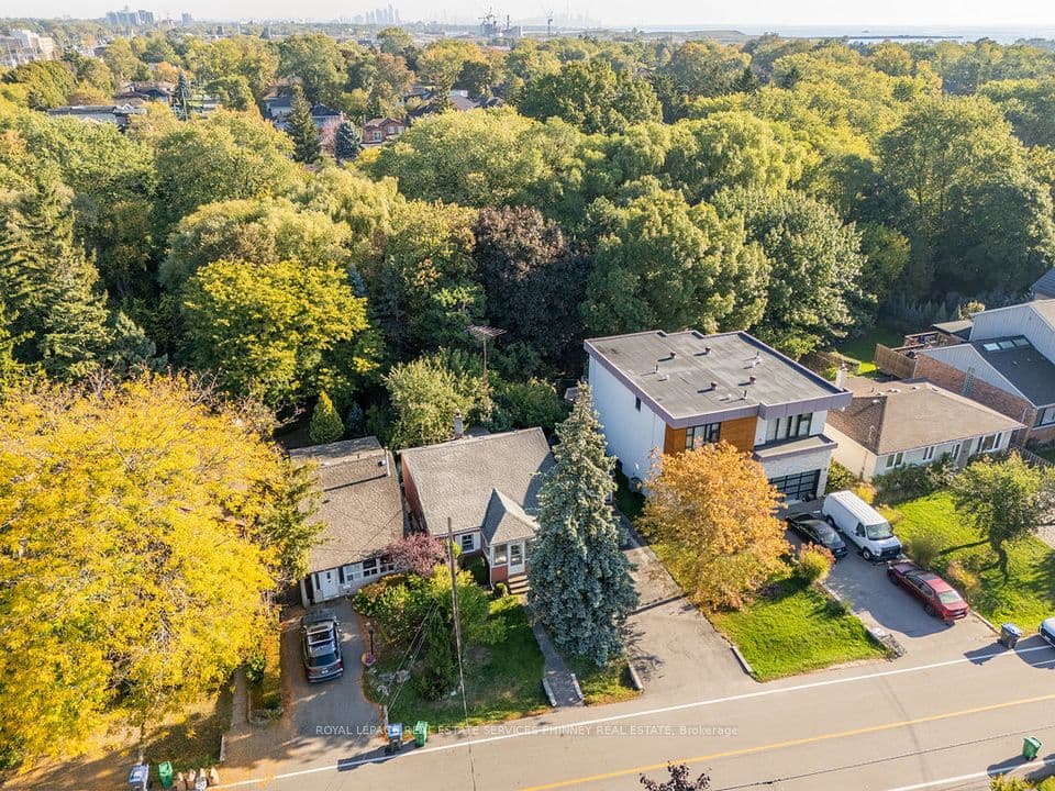 945 BEECHWOOD Avenue, Mississauga, ON L5G 4E3 – photo 3