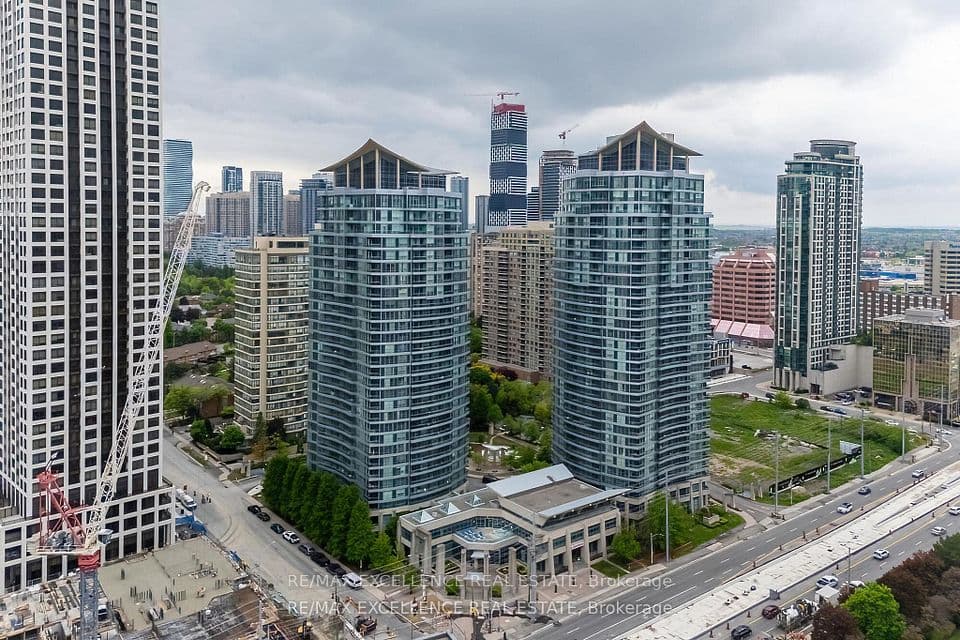 33 Elm Drive 2102, Mississauga, ON L5B 4L2 – main photo