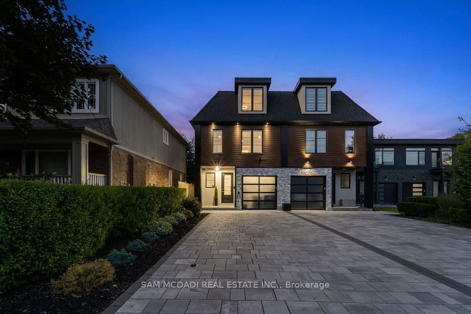 11B Maple Avenue N, Mississauga, ON L5H 2R9 – main photo