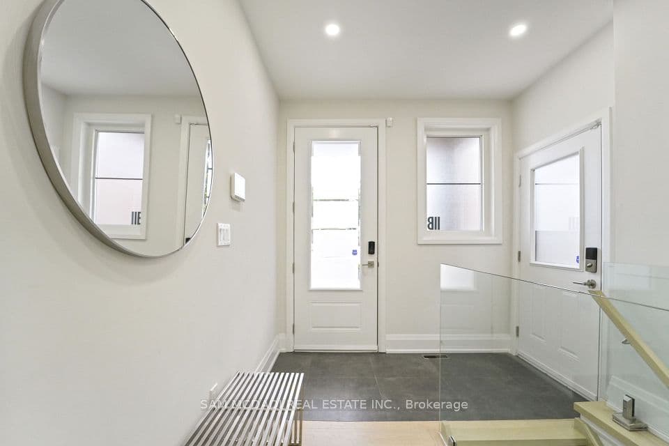 11B Maple Avenue N, Mississauga, ON L5H 2R9 – photo 3