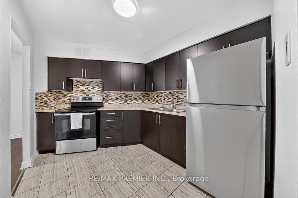 3555 Derry Road E 712, Mississauga, ON L4T 1B2 – photo 3