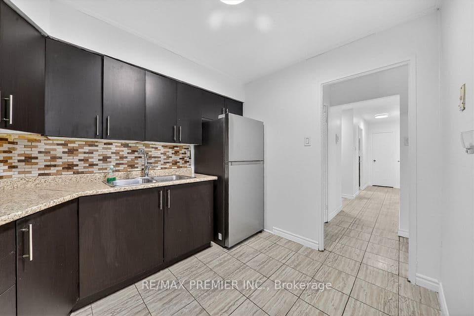 3555 Derry Road E 712, Mississauga, ON L4T 1B2 – photo 2