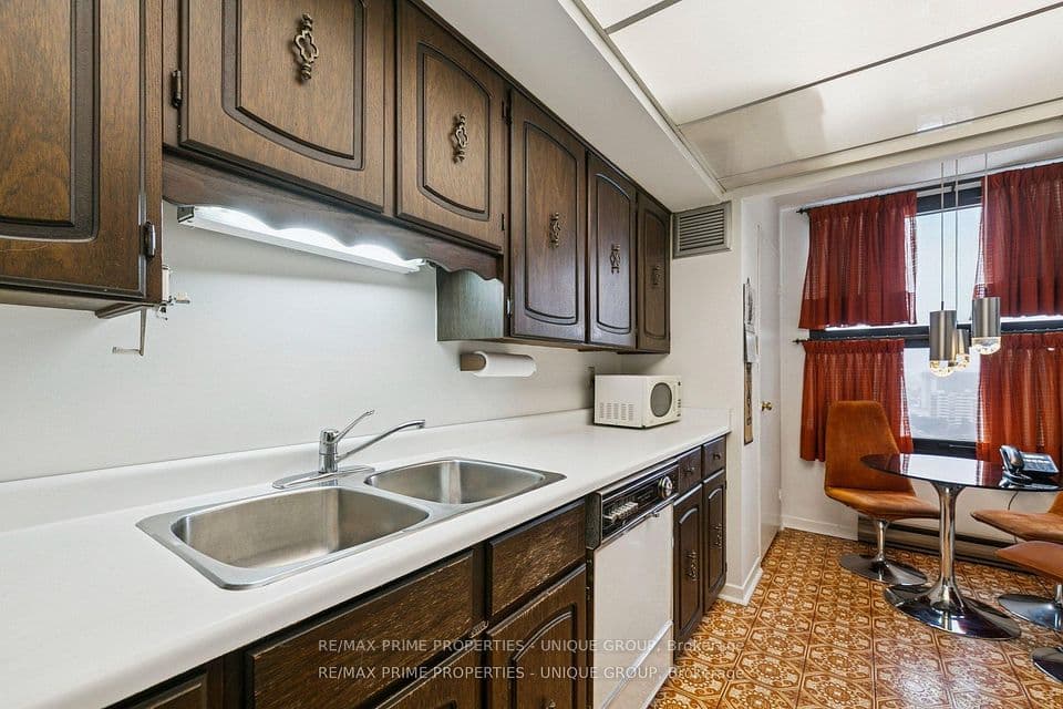 1300 Bloor Street 1801, Mississauga, ON L4Y 3Z2 – photo 3