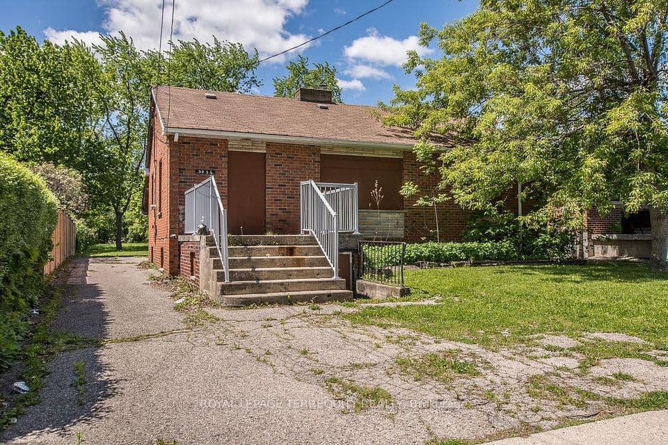 3056 Parkerhill Road, Mississauga, ON L5B 1V5 – main photo