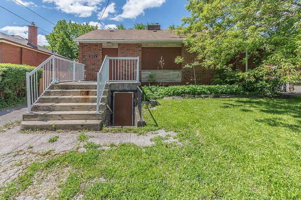 3056 Parkerhill Road, Mississauga, ON L5B 1V5 – photo 2