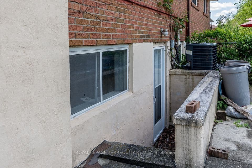 783 Annamore Road, Mississauga, ON L4Y 2V6 – photo 3