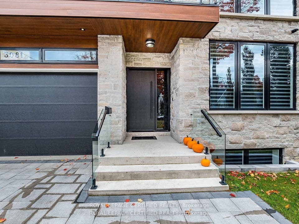 3081 Grenville Drive, Mississauga, ON L5A 2P6 – photo 3